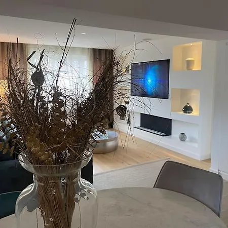 Luxury Flat Located 5 Mins From Center